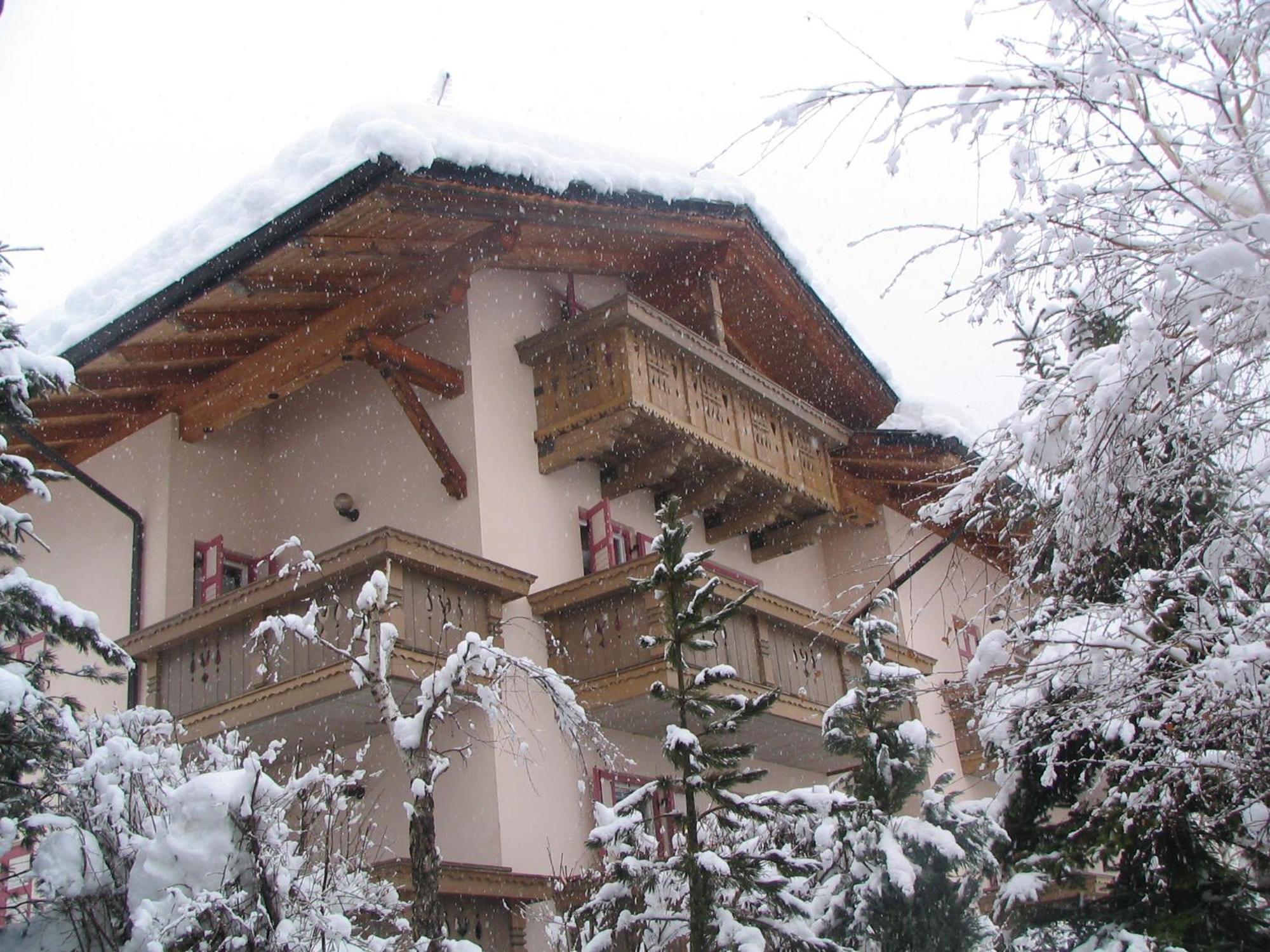 Villa Mirabell Cavalese Buitenkant foto